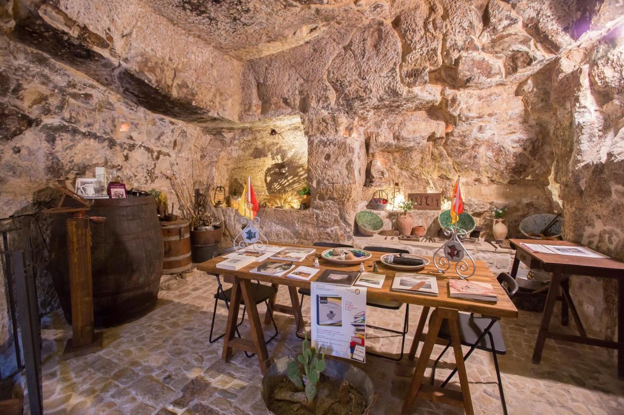 Si-Moutique, Le Case-Grotte Degli Avi 2 Модика Экстерьер фото